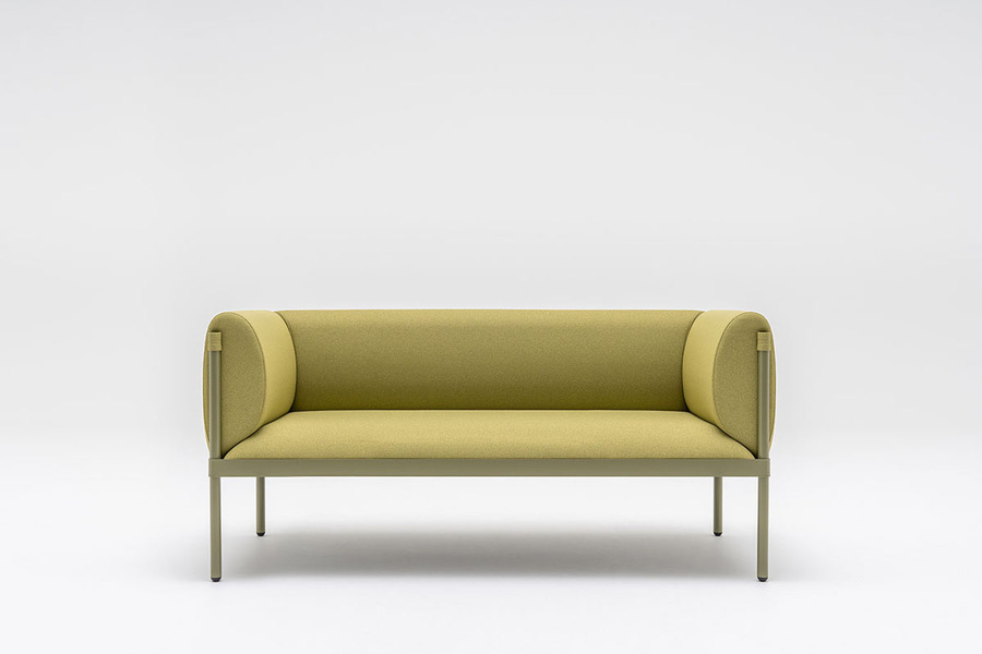 Stilt sofa z niskim oparciem